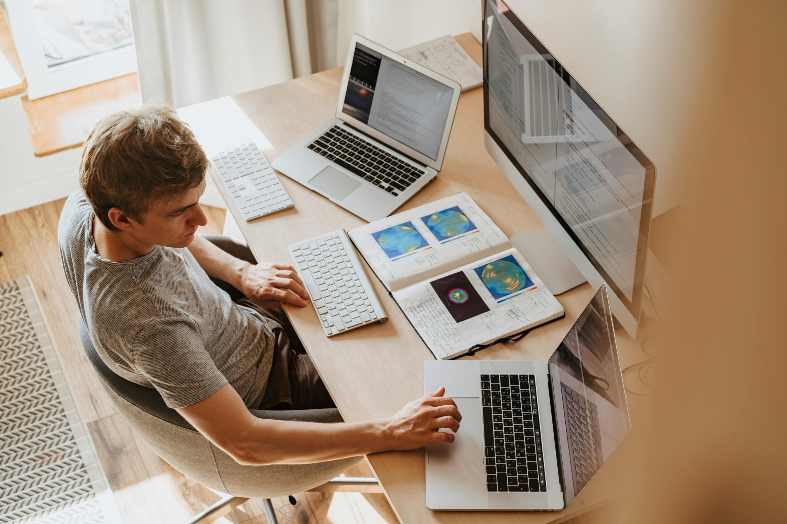 8 Key Factors to Consider When Hiring a Freelance Developer